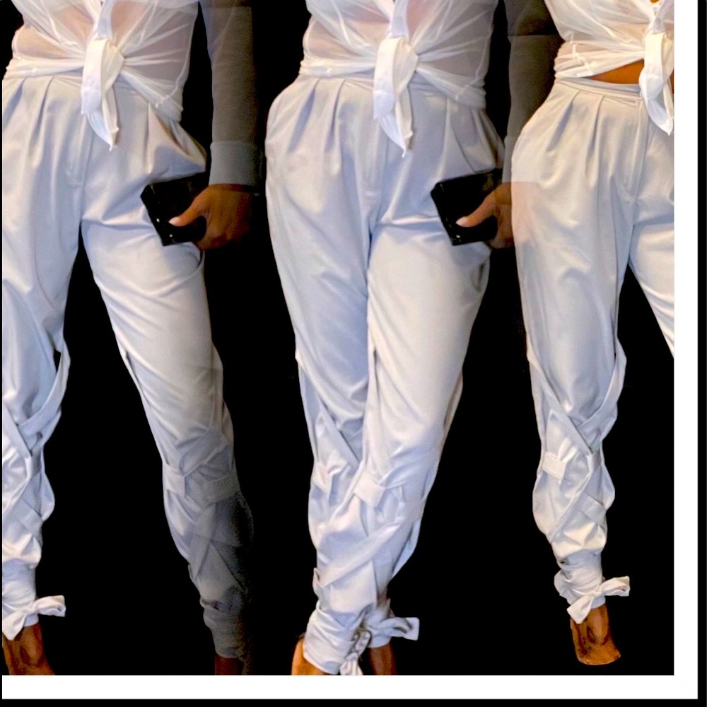 Light grey tie at ankle pants